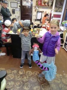 Learn to make string puppets, stick puppets, hand puppets, and more